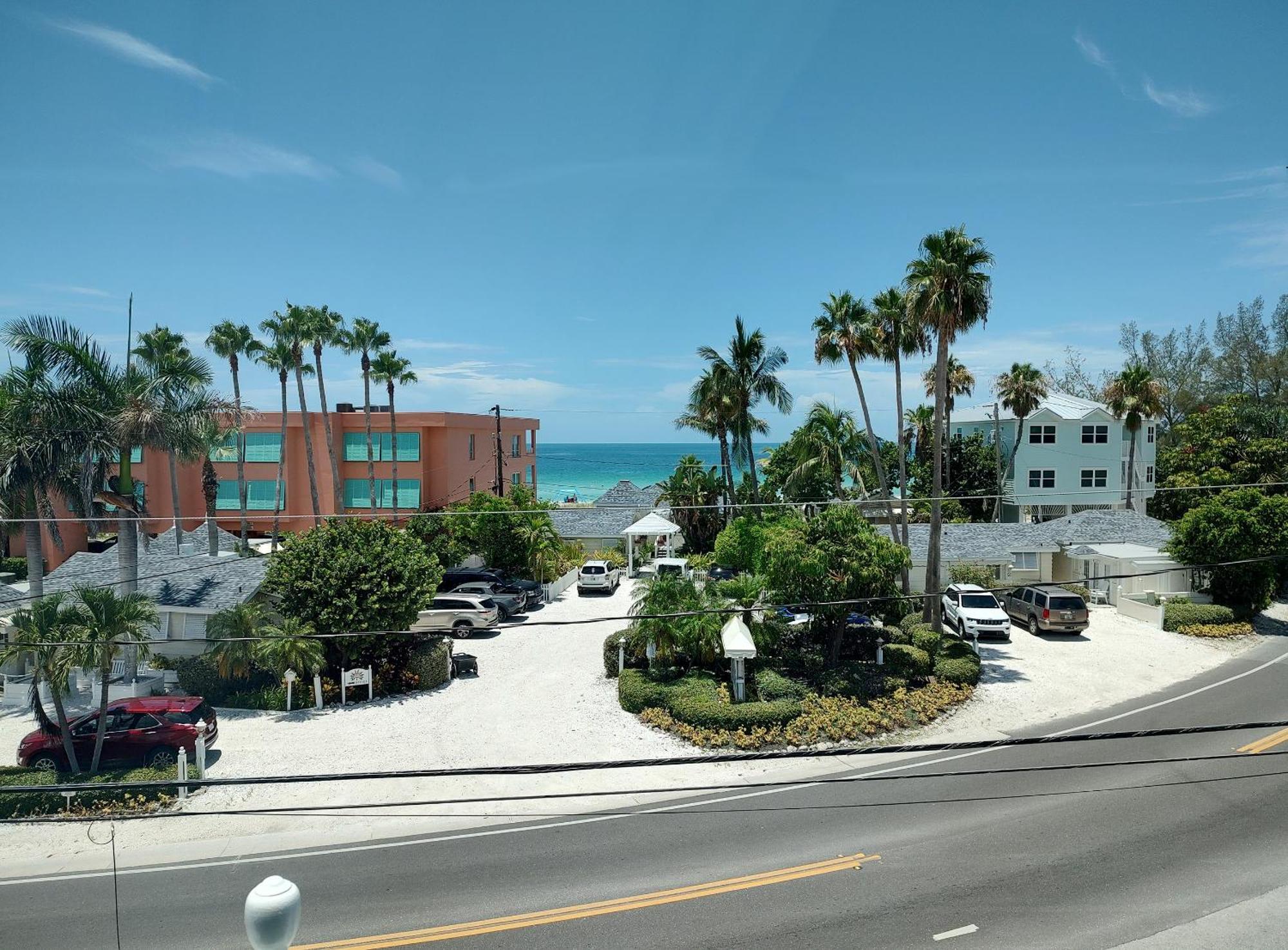 Bungalow Beach Resort Bradenton Beach Exterior photo